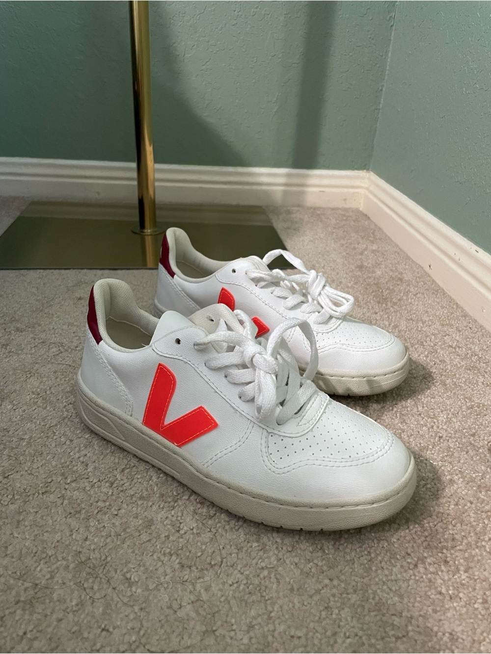 VEJA V-10 Sneakers Size US 4 / EU 35 White Coral